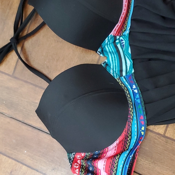 Two women's swimsuits - Picture 2 of 9